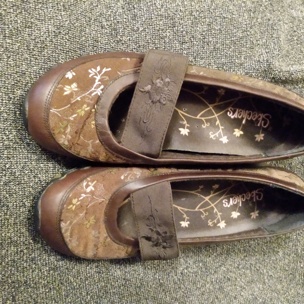 Skechers Brown Floral Mary Jane Walking Shoes. Excellent condition Women' Size 8